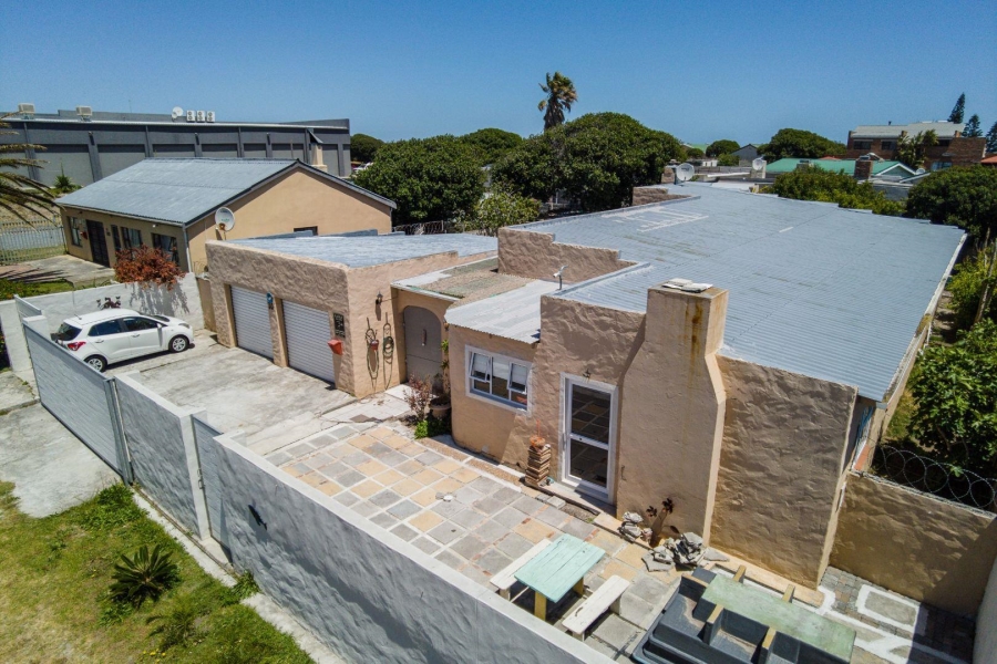 5 Bedroom Property for Sale in Gansbaai Central Western Cape